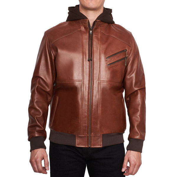 Hombre usando chamarra 'Híbrida' 1141 de piel de borrego  café con capucha textil desmontable.