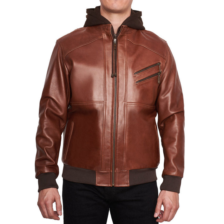 Hombre usando chamarra 'Híbrida' 1141 de piel de borrego  café con capucha textil desmontable.