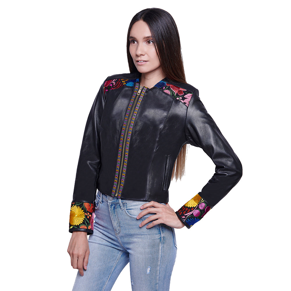 CHAMARRA DE PIEL PARA DAMA COLOR NEGRO CON BORDADOS ARTESANALES 188