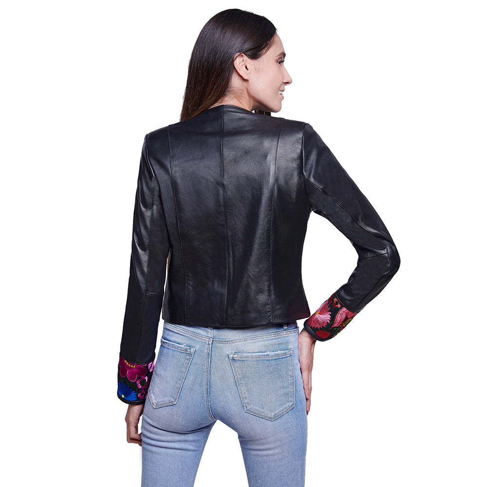 CHAMARRA DE PIEL PARA DAMA COLOR NEGRO CON BORDADOS ARTESANALES 188
